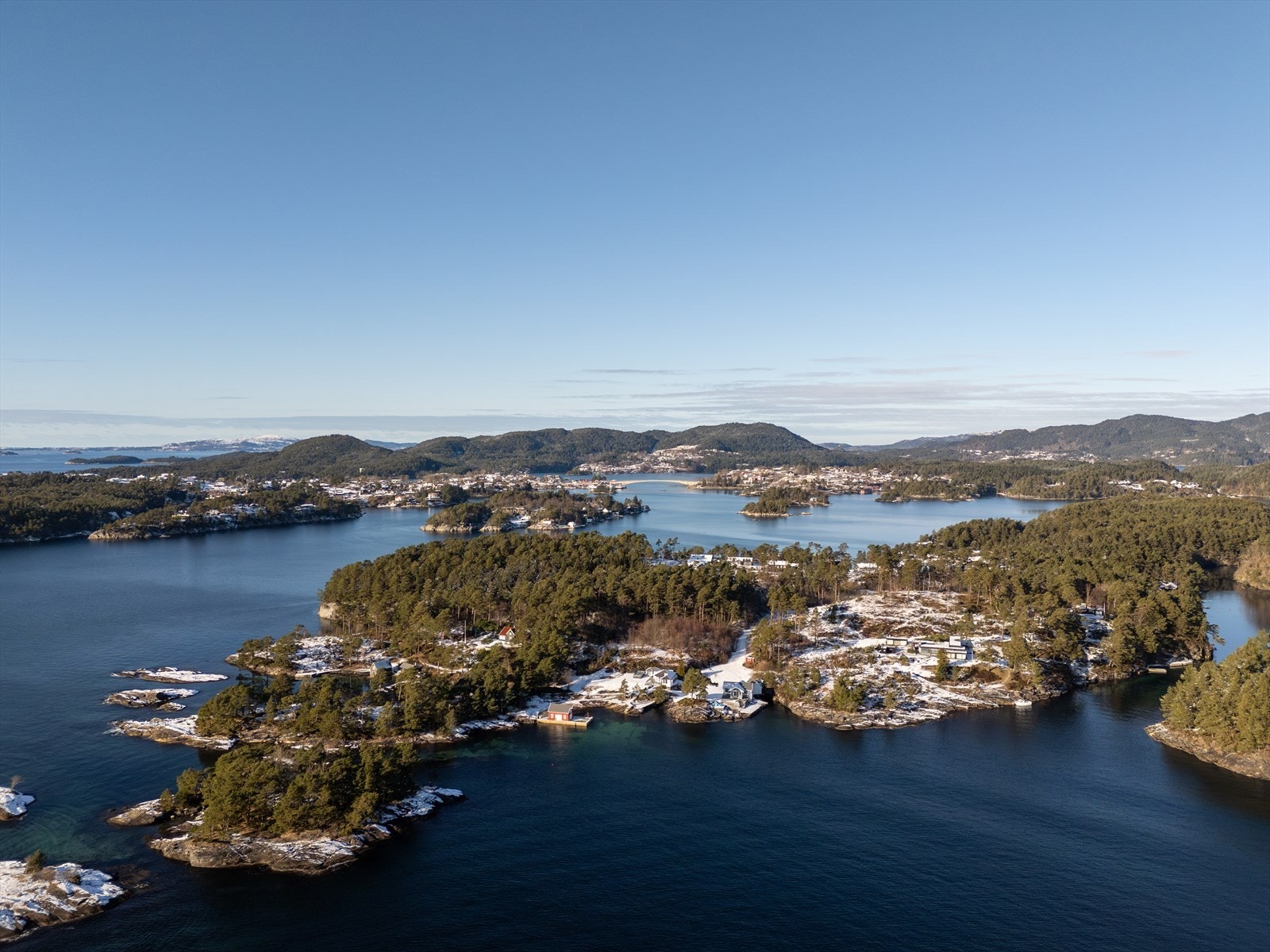 - Fra tomten er det 1,7 km til Bunnpris på Vedholmen som også holder søndagsåpent - Galleribilde