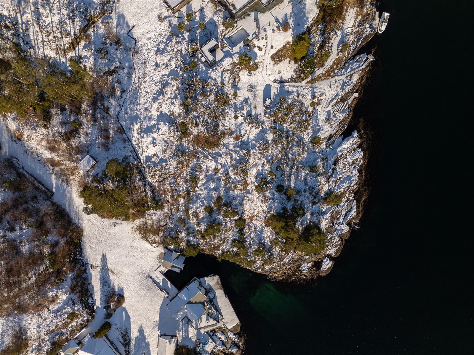 - Her har man sjøen som nærmeste nabo og fantastisk utsikt, omringet av ordentlig skjærgårdsidyll - Galleribilde