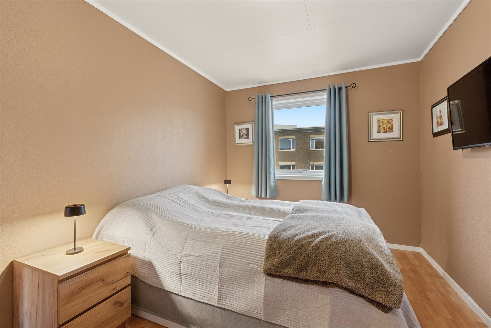 Leiligheten har to gode soverom på hovedplanet. Galleribilde