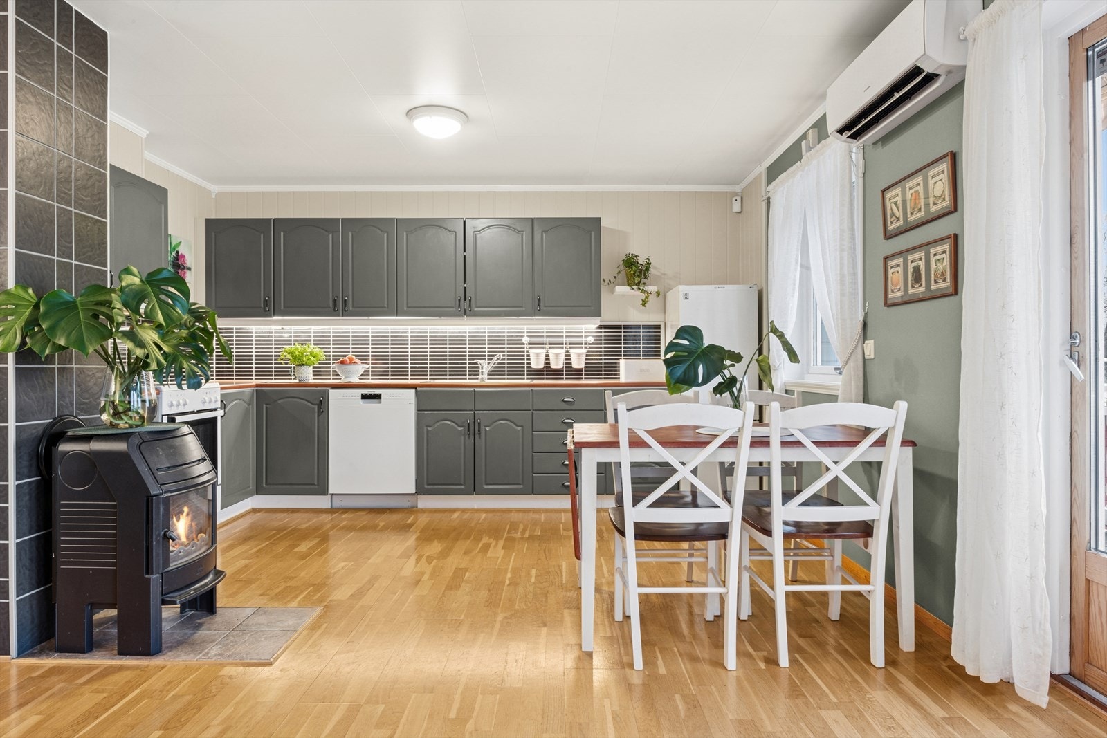 Spisegruppen tar plass i egen sone og inviterer til sosiale og hyggelige måltider med kjente og kjære. Galleribilde