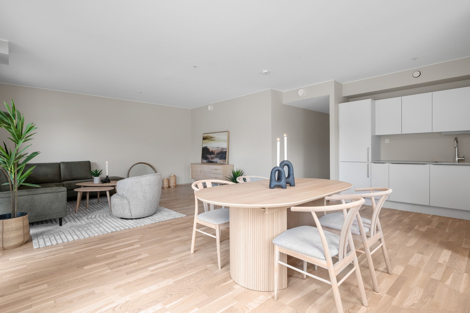 Leiligheten har en åpen stue/kjøkkenløsning på ca 40 kvm. Galleribilde