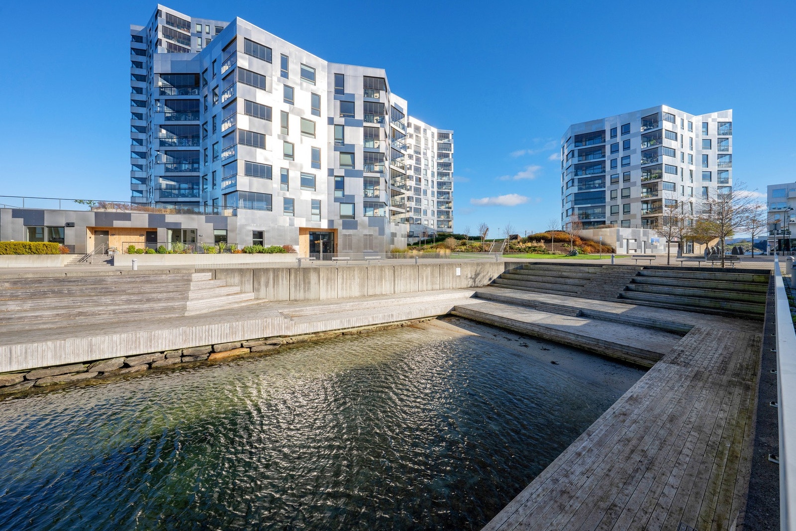 Boligen har sjønær plassering Galleribilde