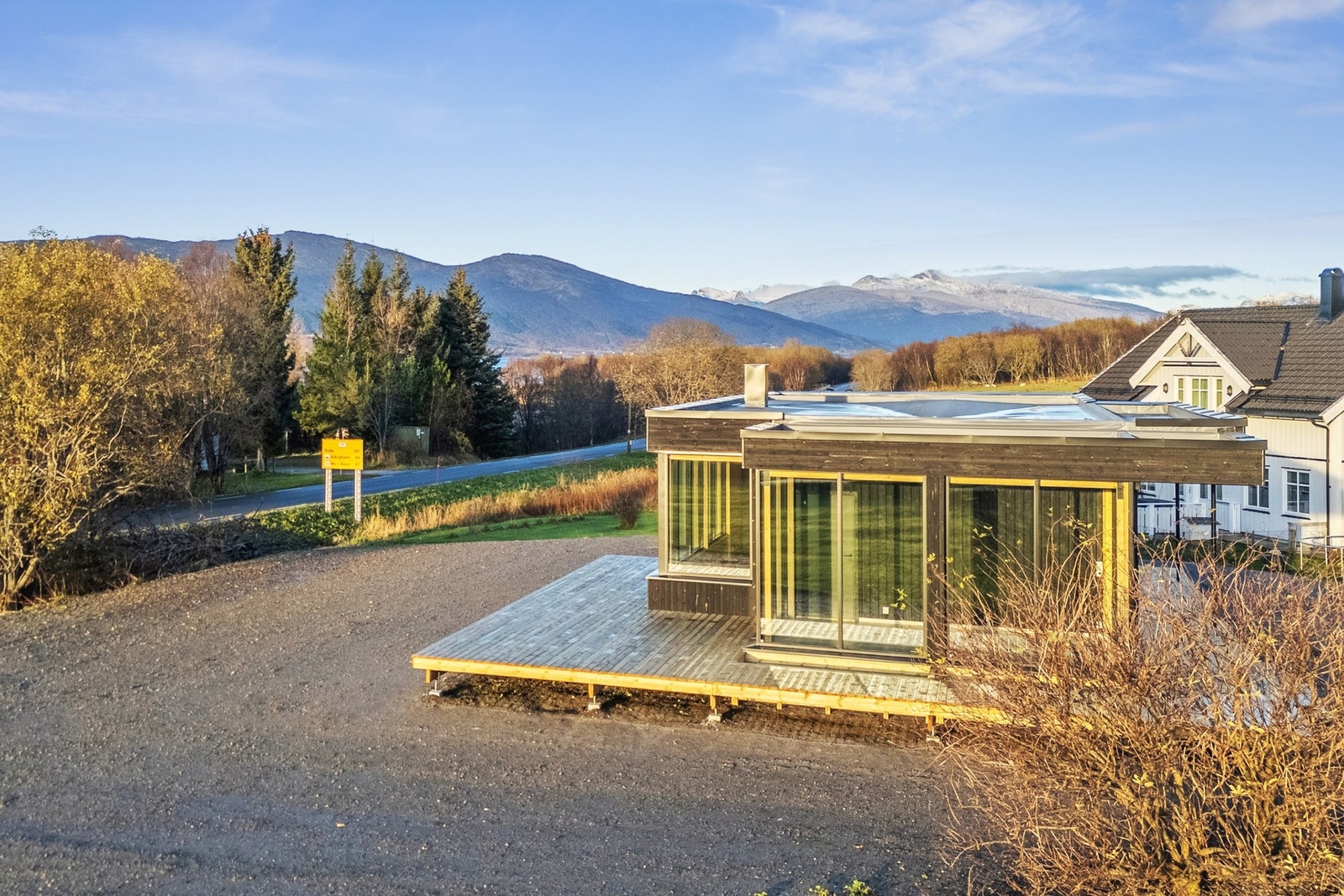 Arkitekttegnet enebolig fra 2025 beliggende i et populært boligområde Galleribilde