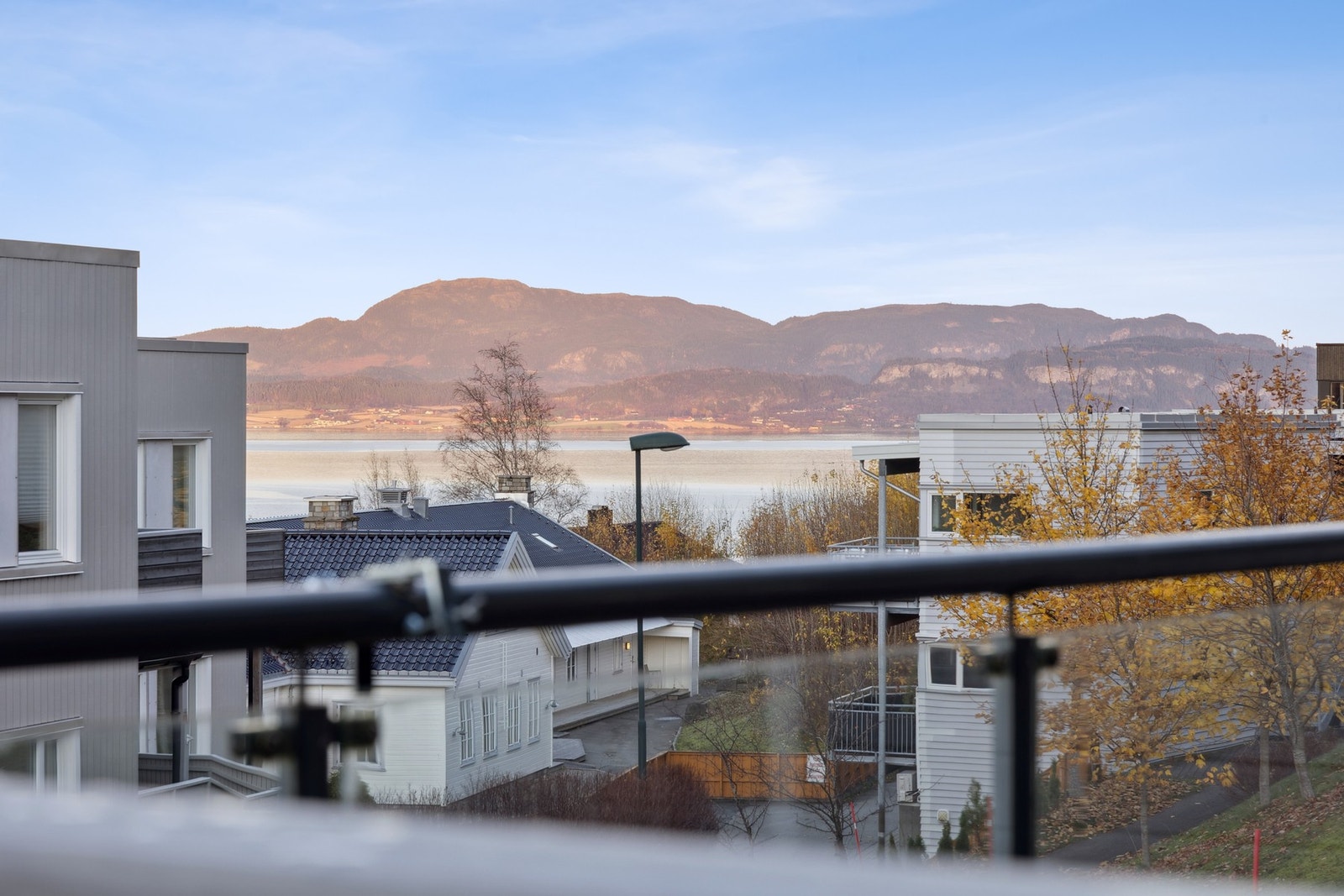 Fra terrassen har du en flott utsikt over fjorden. Galleribilde