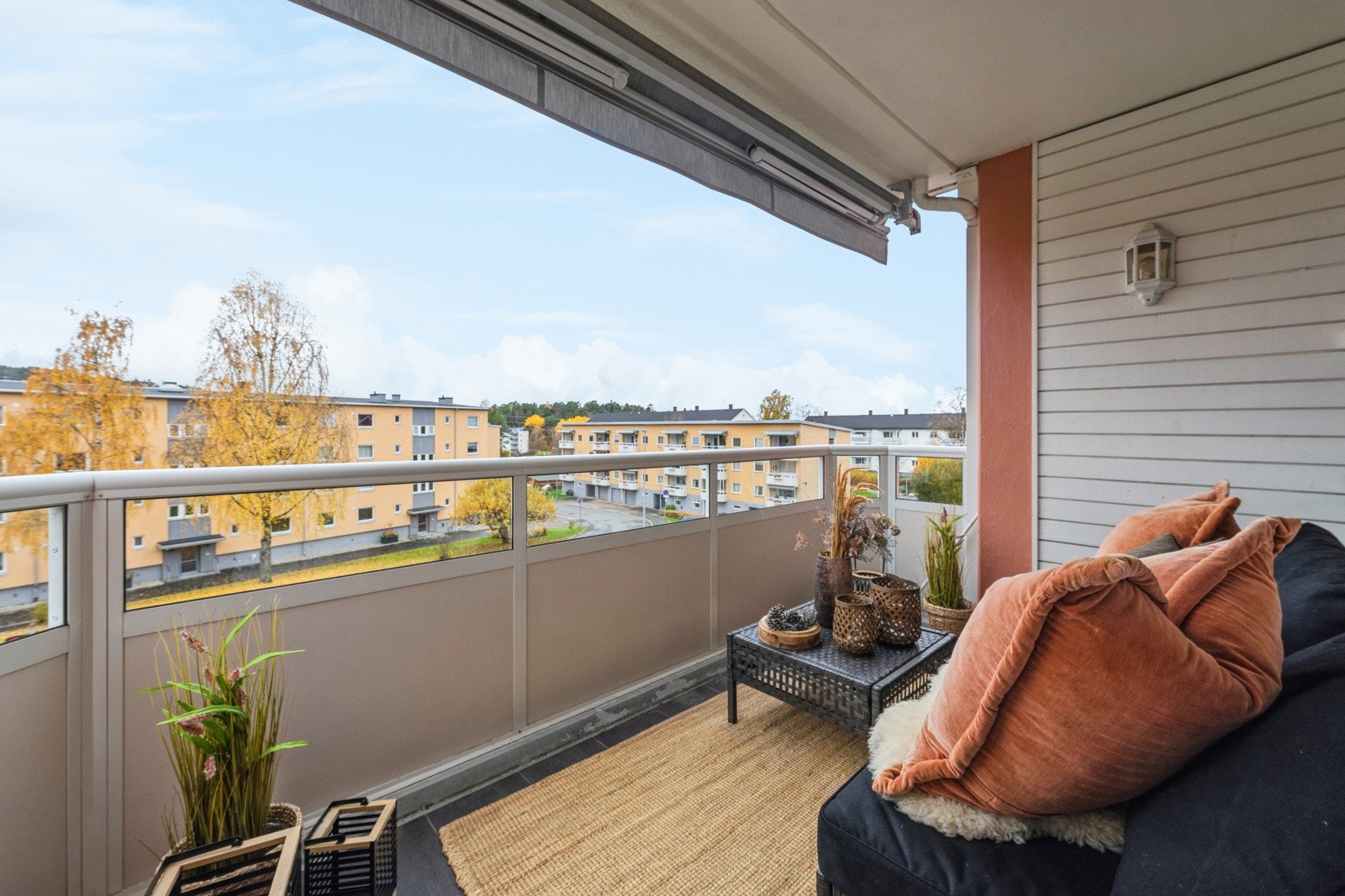 Usjenert, balkong med god plass til utemøbler, grill mm. Galleribilde