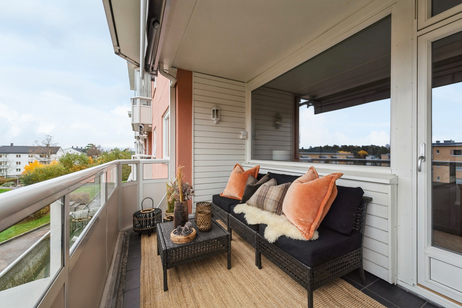 Fra stuen er det utgang til sydvestvendt balkong på 7 kvm med supre solforhold. Galleribilde