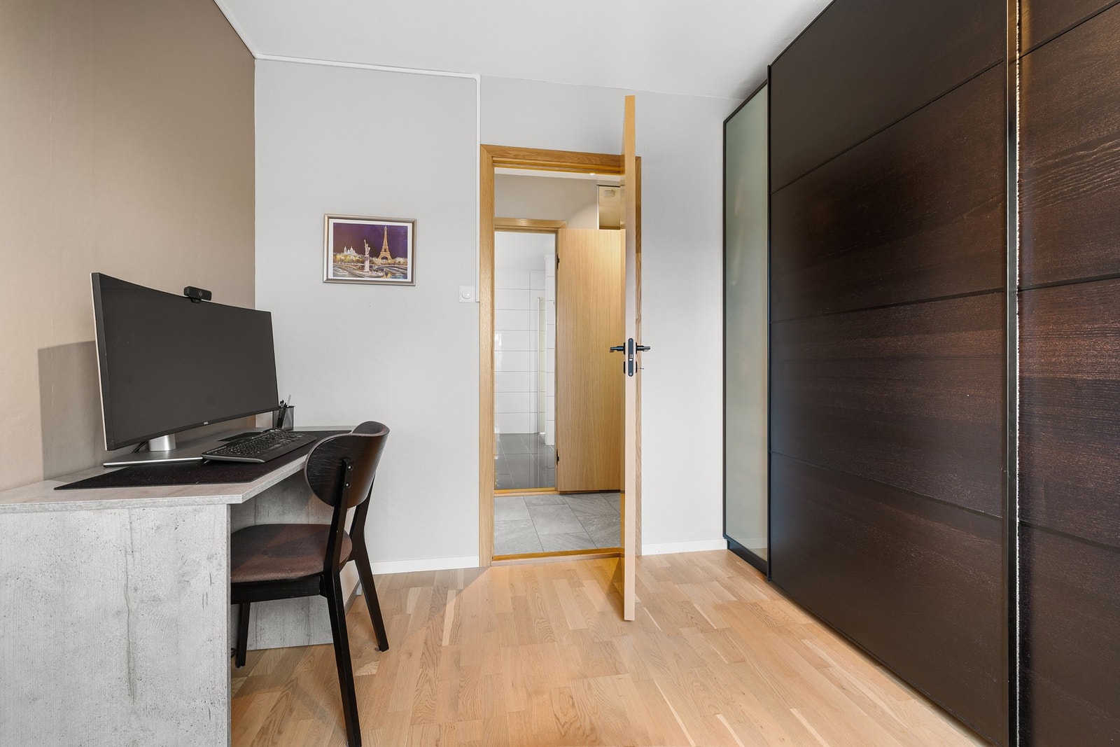 Rommet egner seg godt som gjesterom, barnerom eller kontor, avhengig av behov. Galleribilde