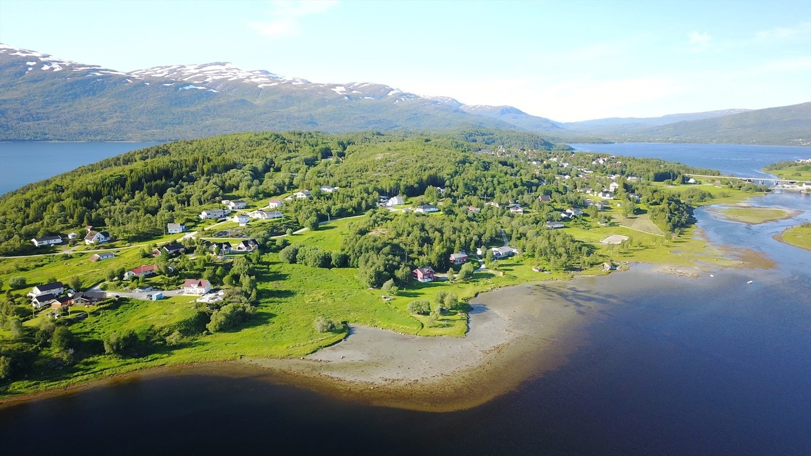 Her har du muligheten til å etablere deg i naturskjønne omgivelser med flotte sol- og utsiktsforhold. Galleribilde