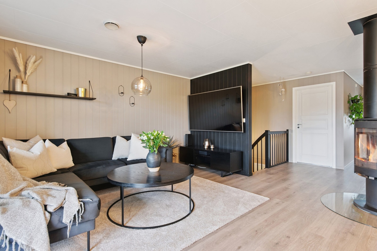 Boligen er i moderne fargekombinasjoner. Galleribilde