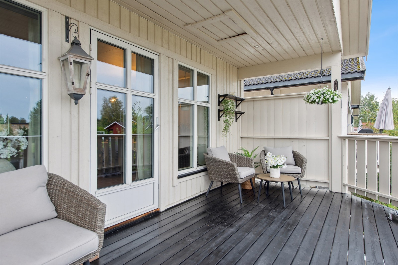 Den overbygde delen av balkongen gir ly for vær og vind. Galleribilde