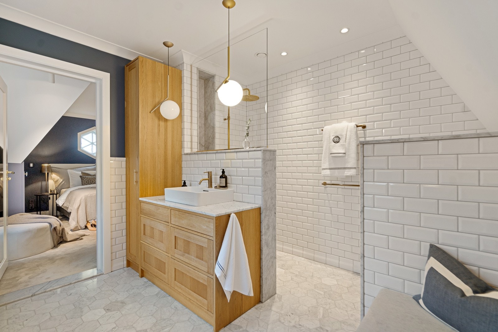 Lekkert flislagt bad Galleribilde