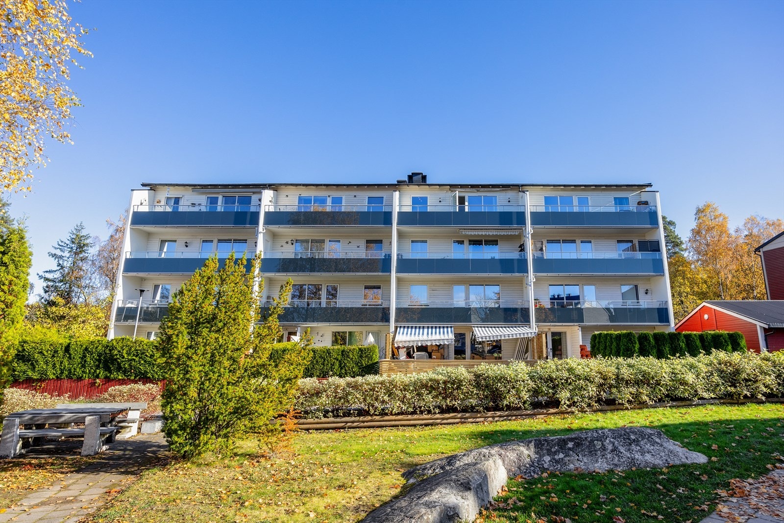 Borettslaget har store, opparbeidede grøntområder til felles bruk. Galleribilde