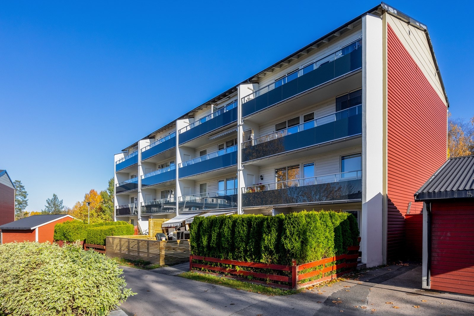 Leiligheten ligger i et velholdt leilighetsbygg i Rugdeberget borettslag. Galleribilde