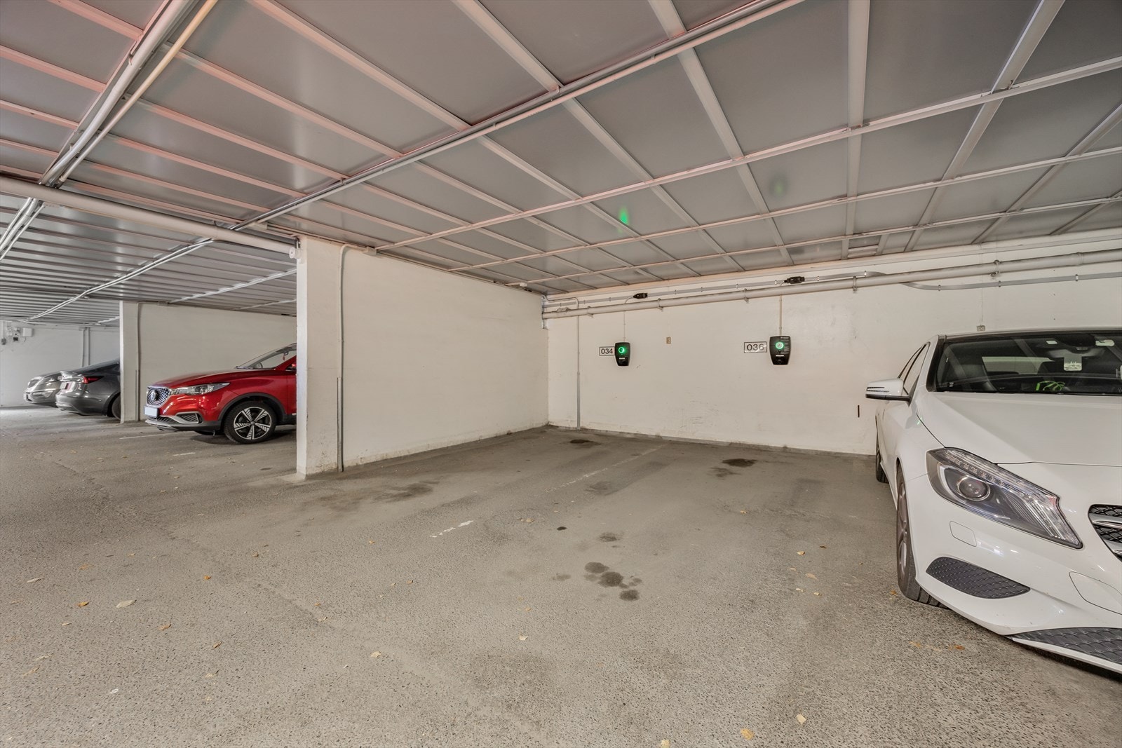 Egen garasjeplass med lader medfølger Galleribilde