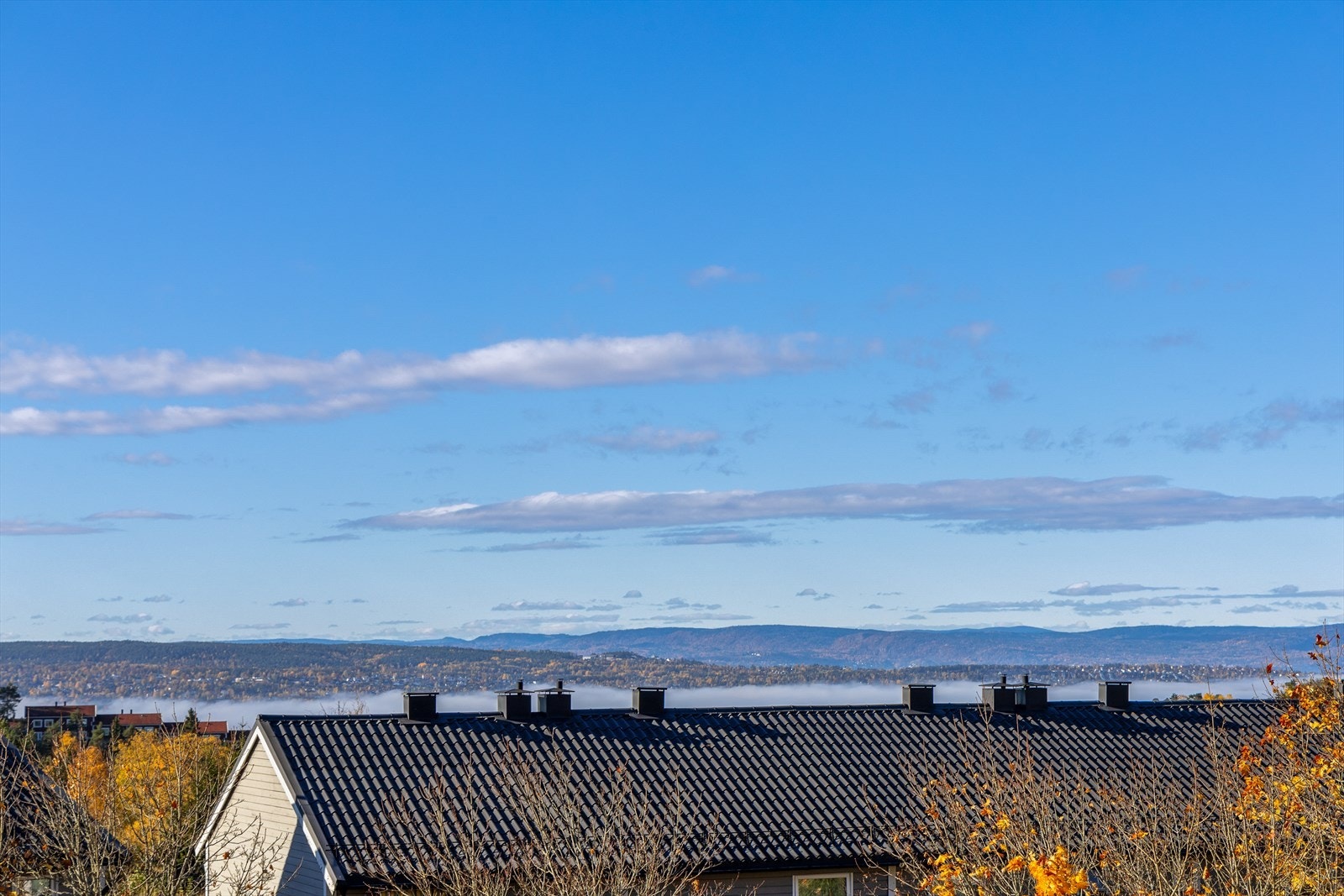 Lang- og vidstrakt utsikt. Sydvendt med sol store deler av dagen Galleribilde