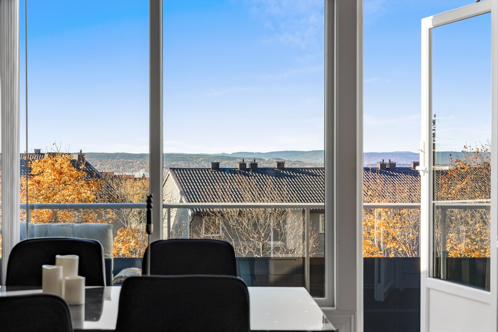 Fra Hauketo stasjon tar toget deg effektivt til Oslo S på under 20 minutter. Galleribilde