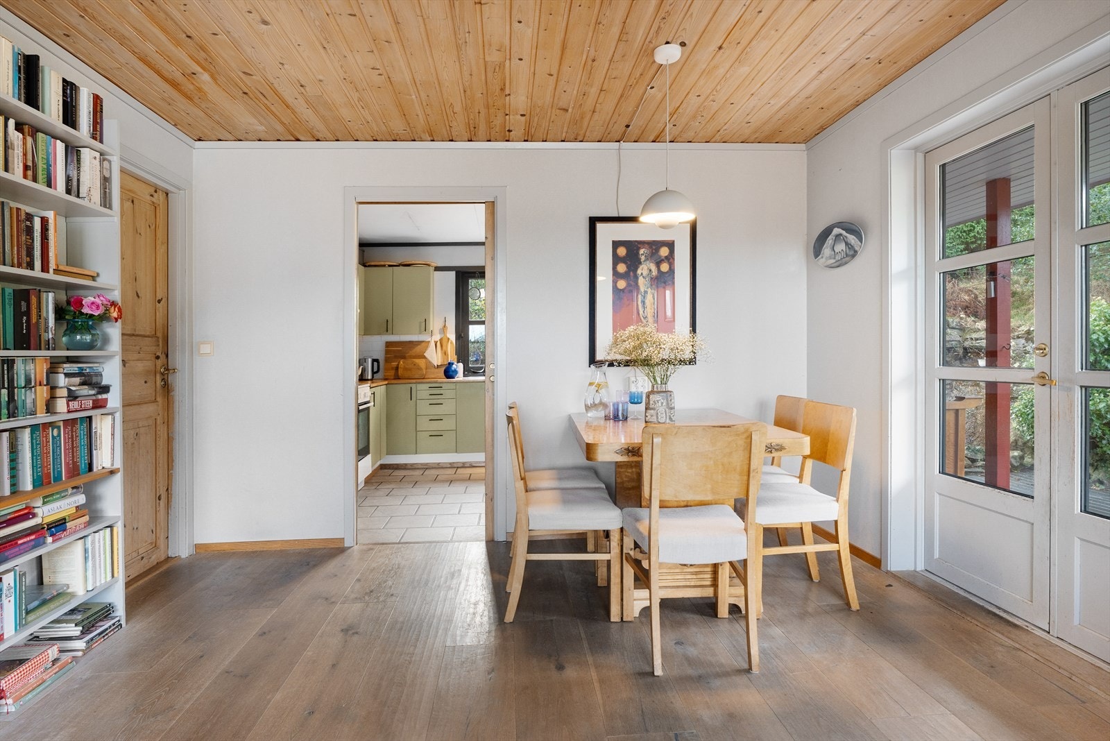 God plass til både sofagruppe og spisebord - perfekt for familieliv og gjester. Galleribilde