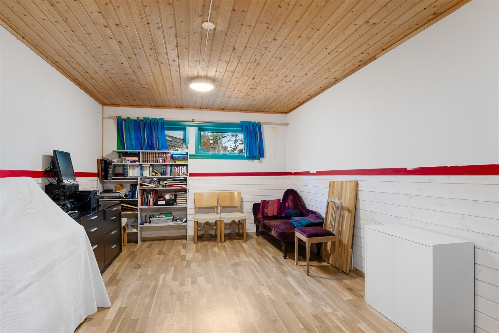Kjellerstue i underetasjen (ikke omsøkt/godkjent). Galleribilde
