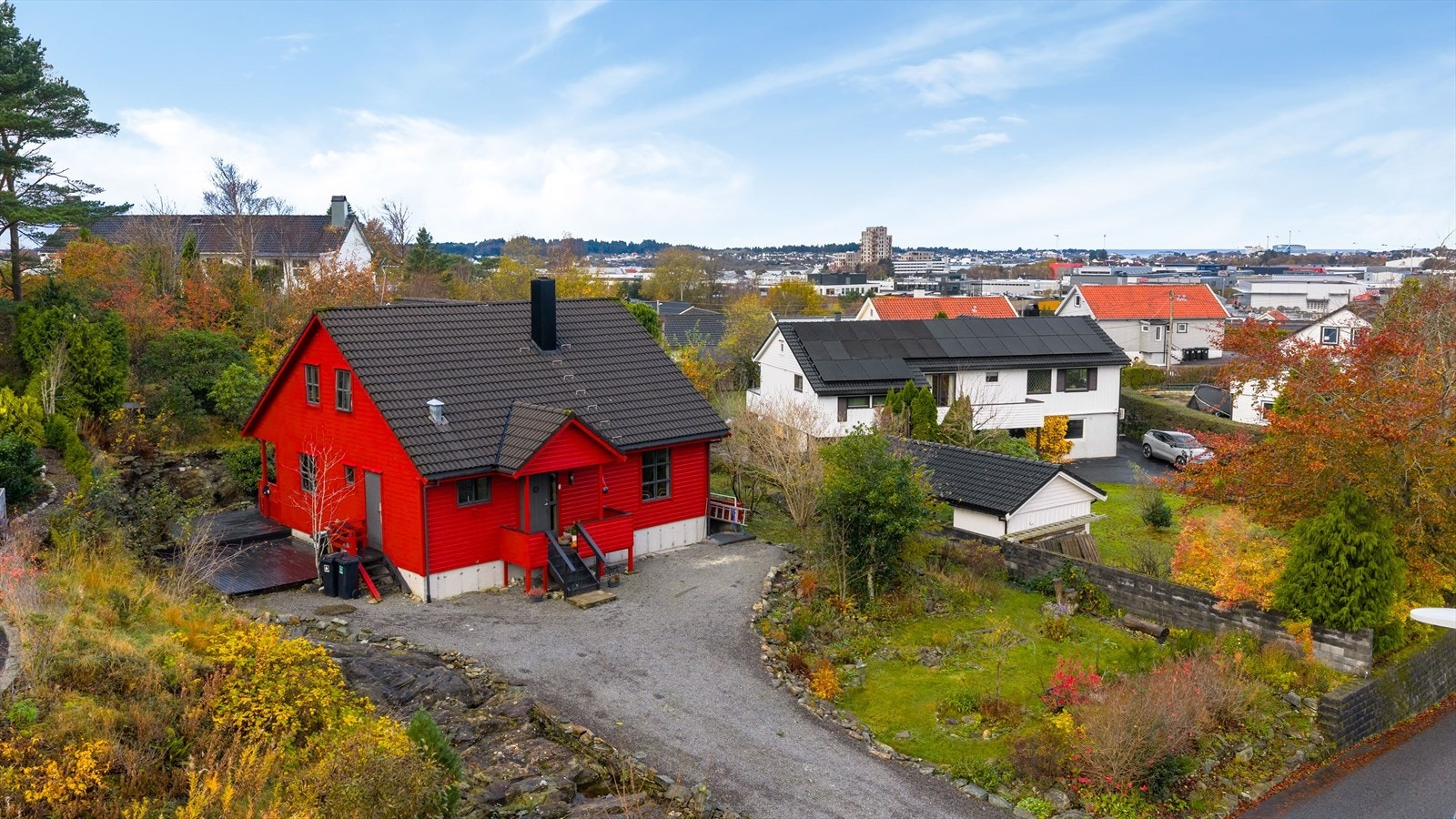 Velkommen til Moksheimstien 1 - presentert av Eiendomsmegler Christoffer Frøyland i Meglerhuset Rele Galleribilde