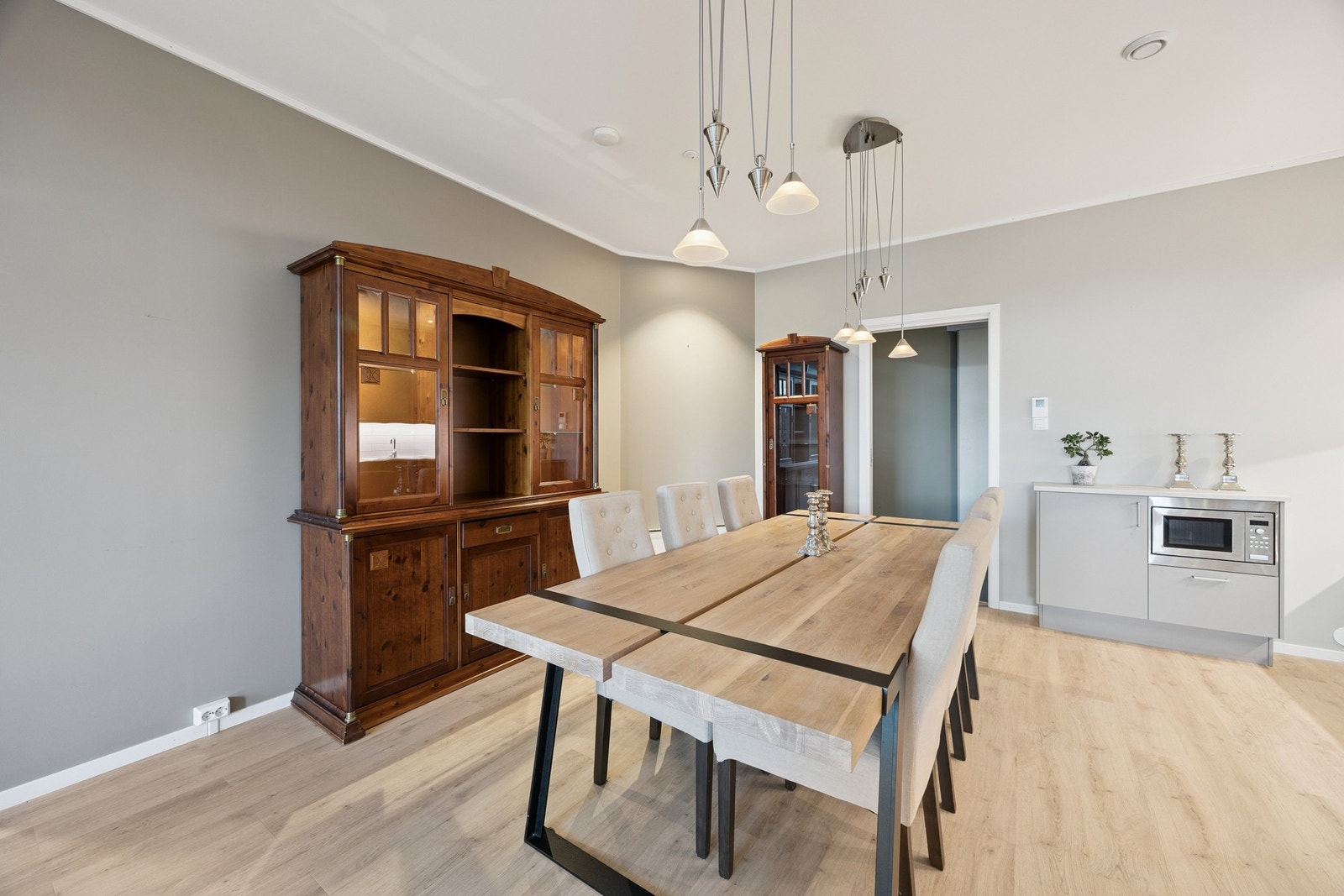 På kjøkkenet er det plass til spisegruppe Galleribilde