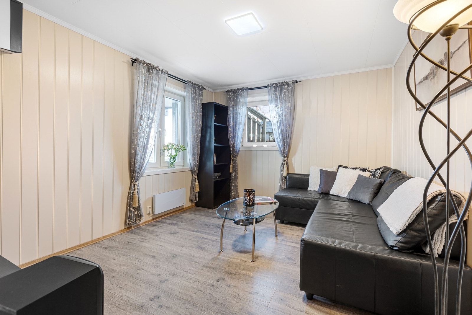 Stue i sokkelleiligheten. Galleribilde