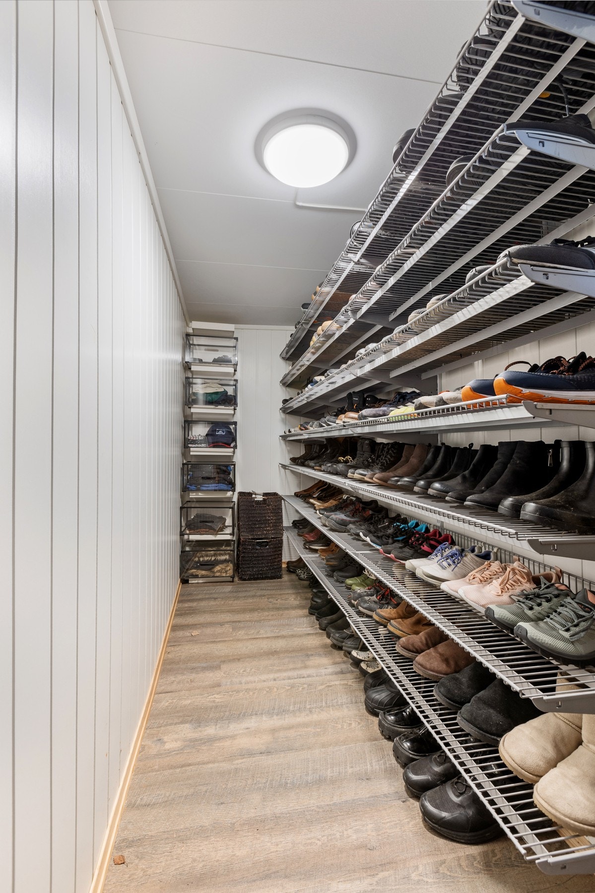 I deler av underetasjen er det hele 3 gode lagringsrom. Galleribilde