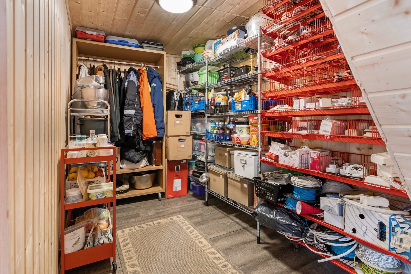 Lagringsrom i underetasjen. Galleribilde