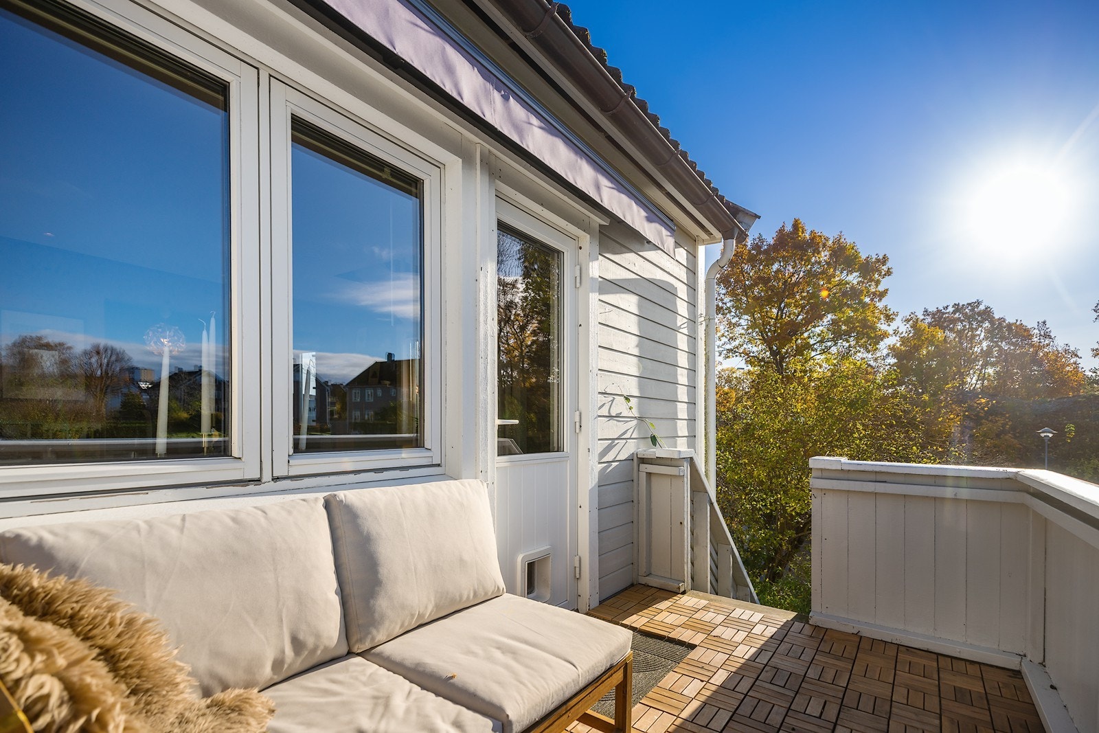 Her har man god plass til å innrede med en sittegruppe og nyte de gode solforholdene! Galleribilde