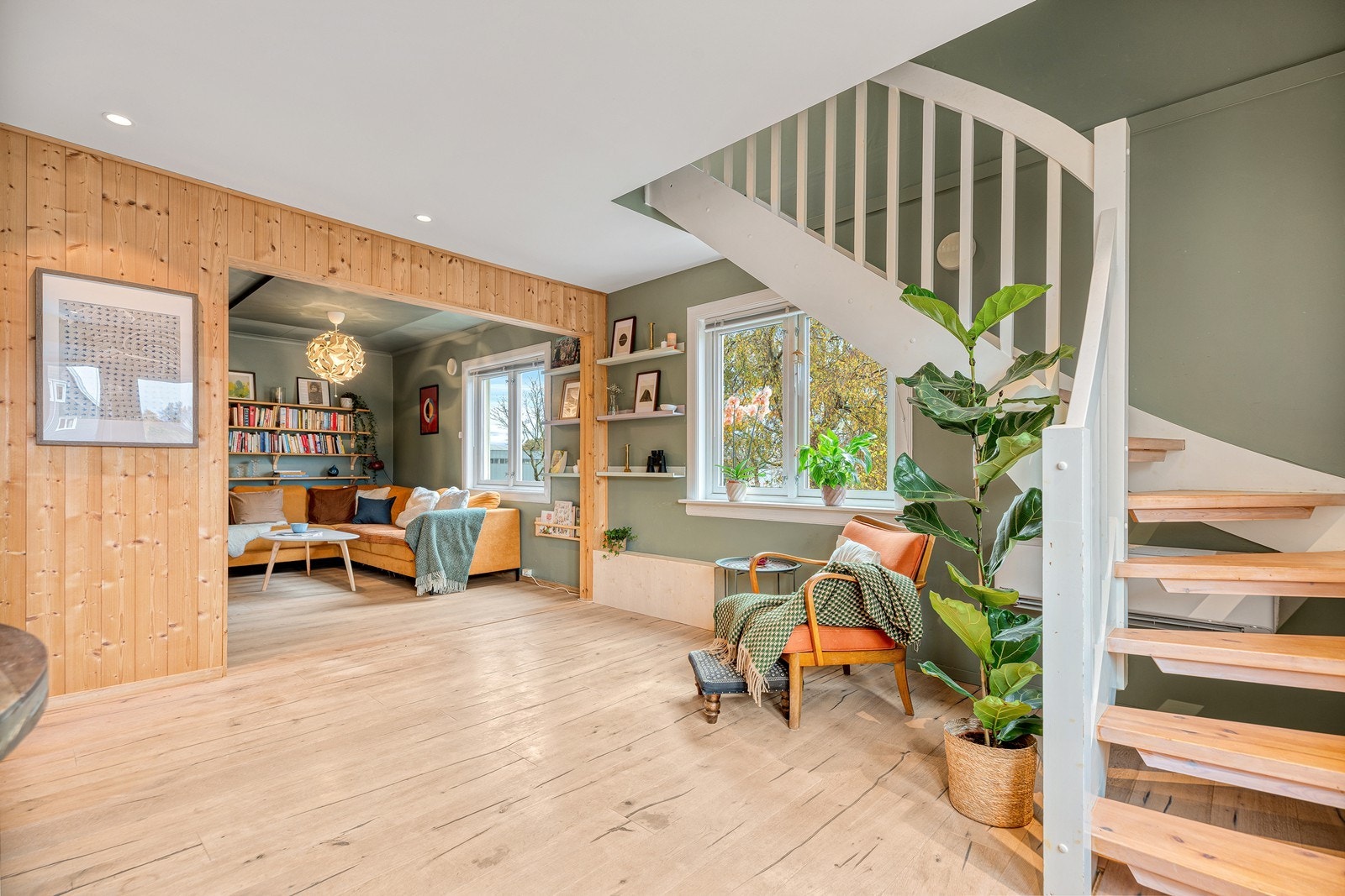 Fra stuen er det adkomst ut til sjarmerende uteområder Galleribilde