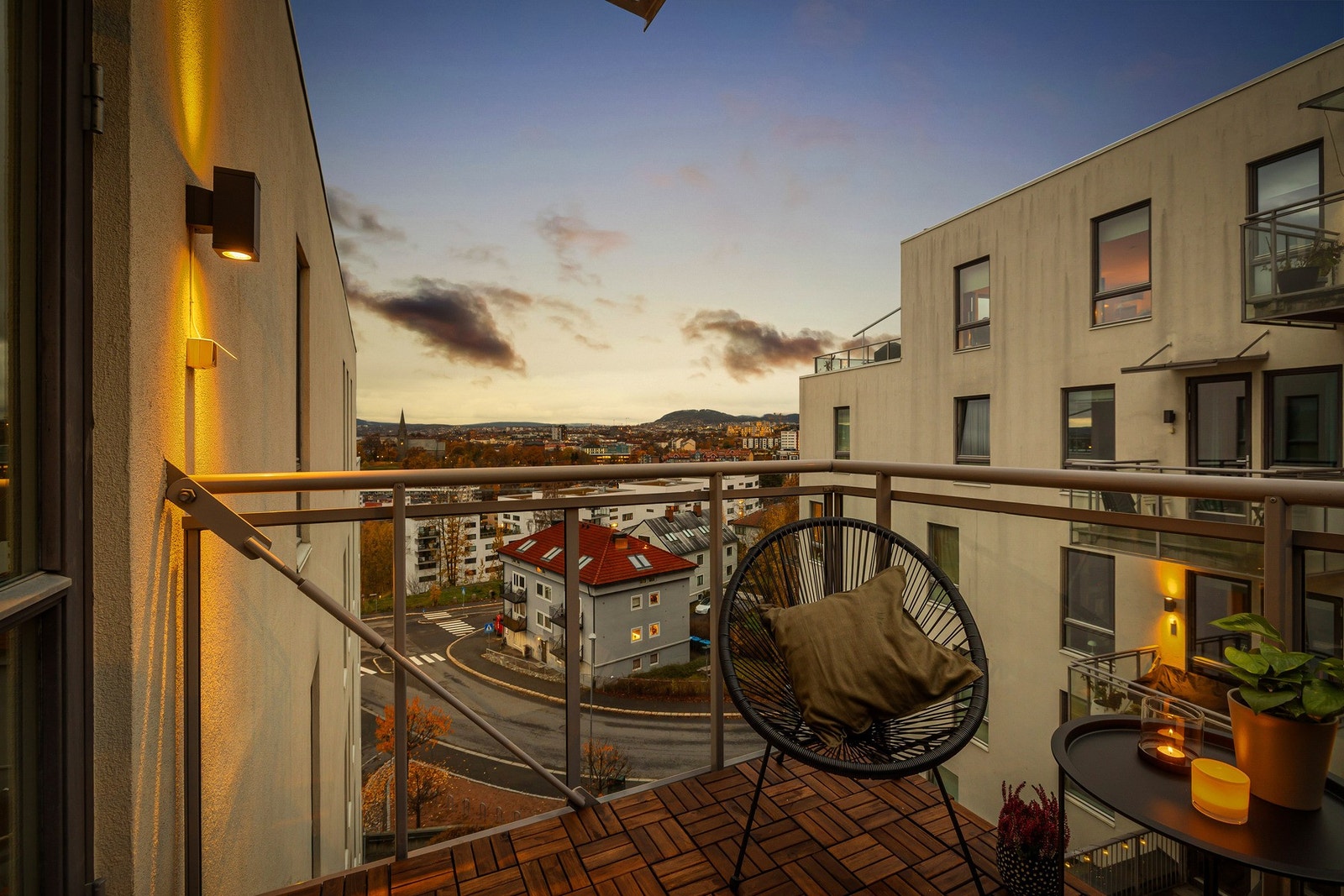 Kveldsstemning fra balkongen. Galleribilde