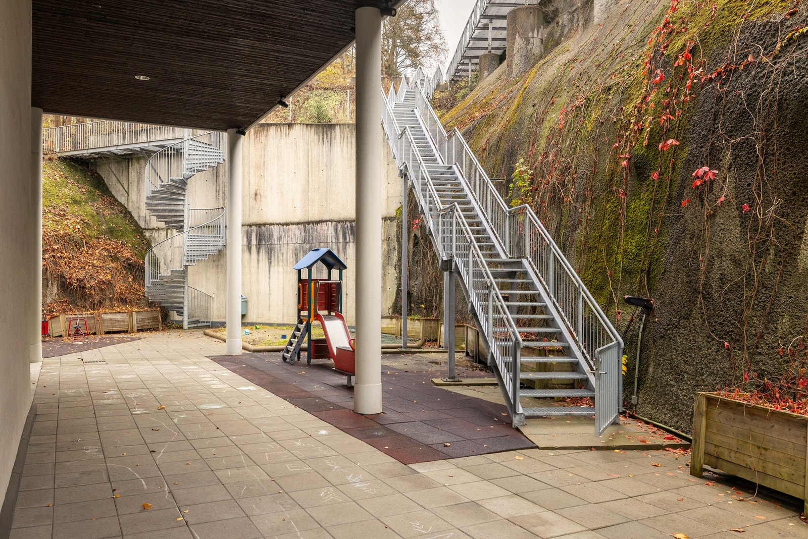 Sameiet har fellesarealer i 4.etasje. Trappa gir deg en snarvei opp til Ryenbergveien. Galleribilde