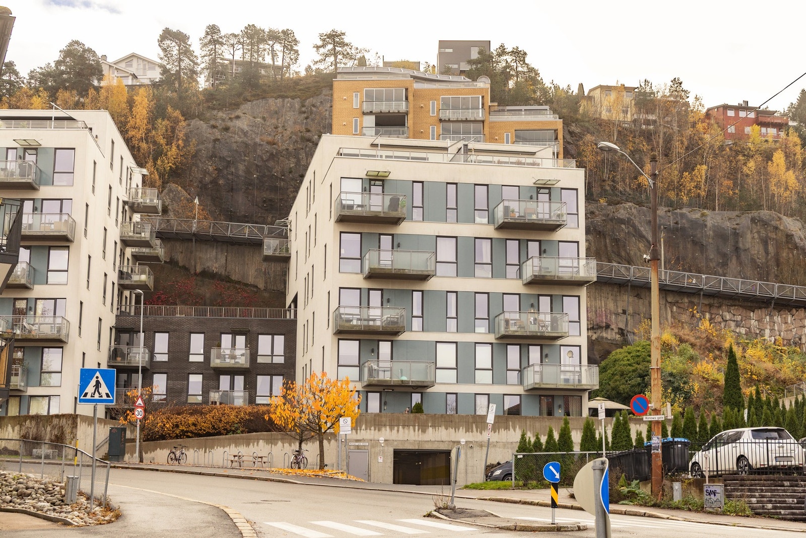 Sameiet består av tre bygg med totalt 67 leiligheter og fremstår som velorganisert og veldrevet. Galleribilde