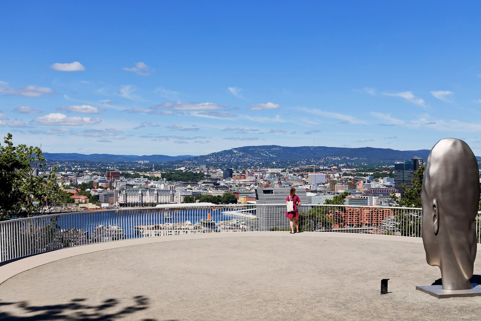 I nærheten finner du populære Ekebergparken med kunst, natur og nydelig utsikt. Galleribilde