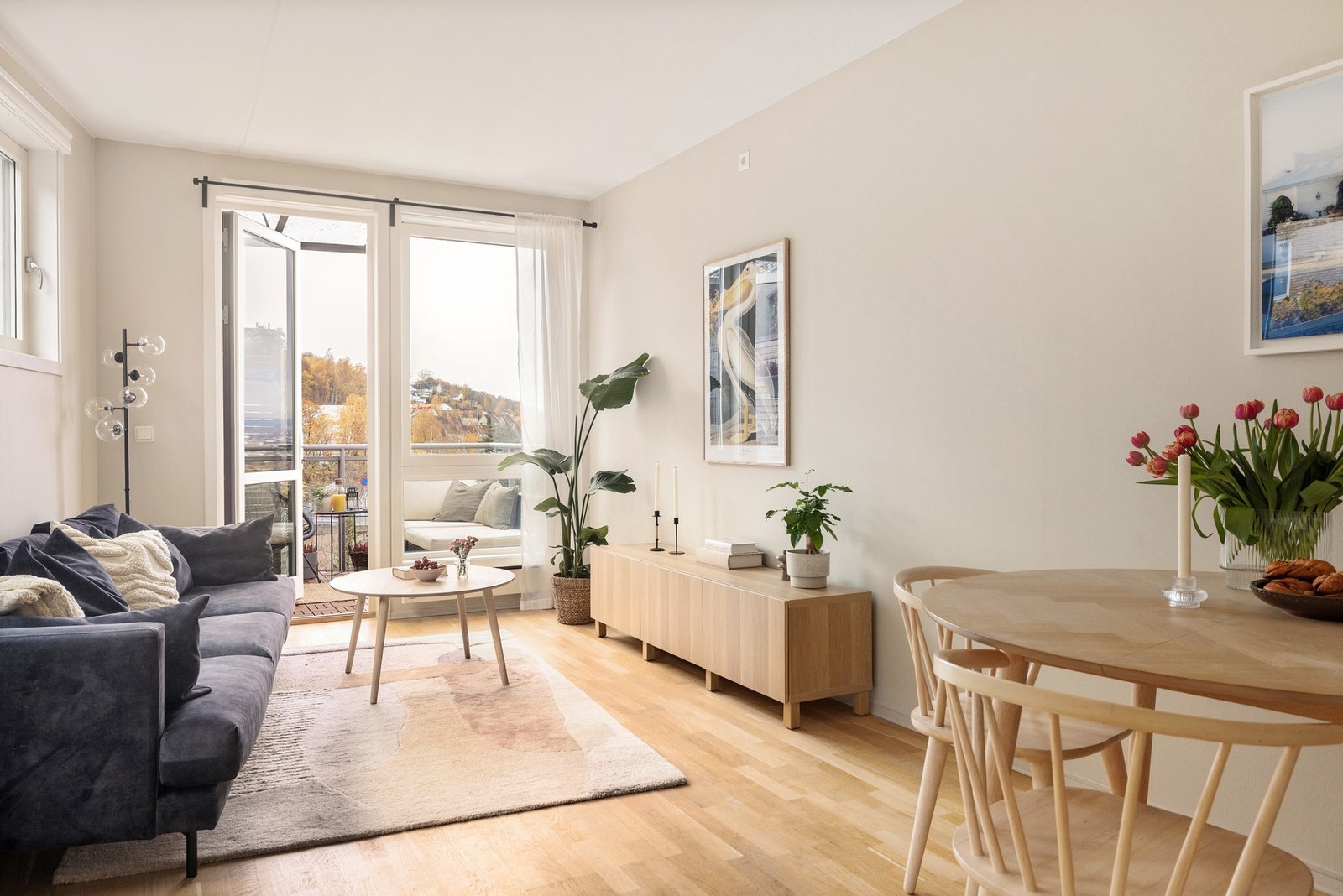 Overflater er malt i en dus og lun palett. Galleribilde