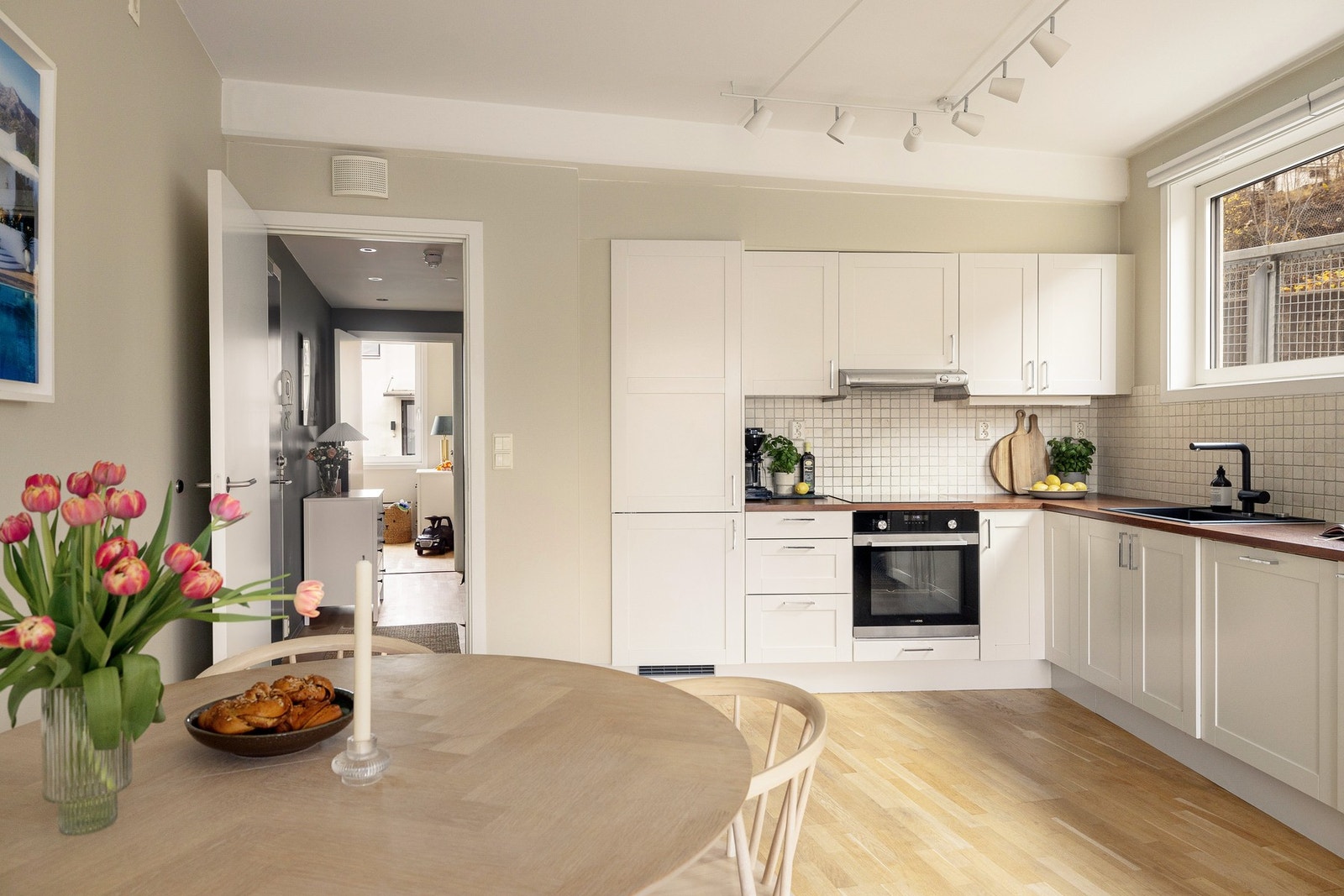 I 2025 ble det montert ny servant, blandebatteri og vannlås. Arbeidet ble utført av rørlegger. Galleribilde