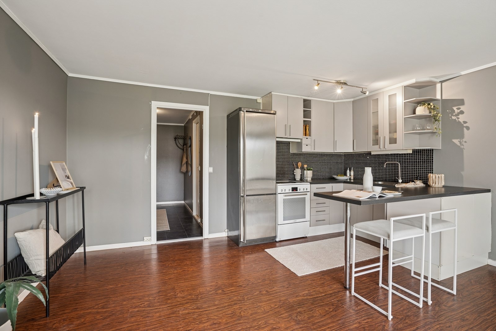 Smart og åpen planløsning med praktisk entré som gir en luftig følelse. Galleribilde