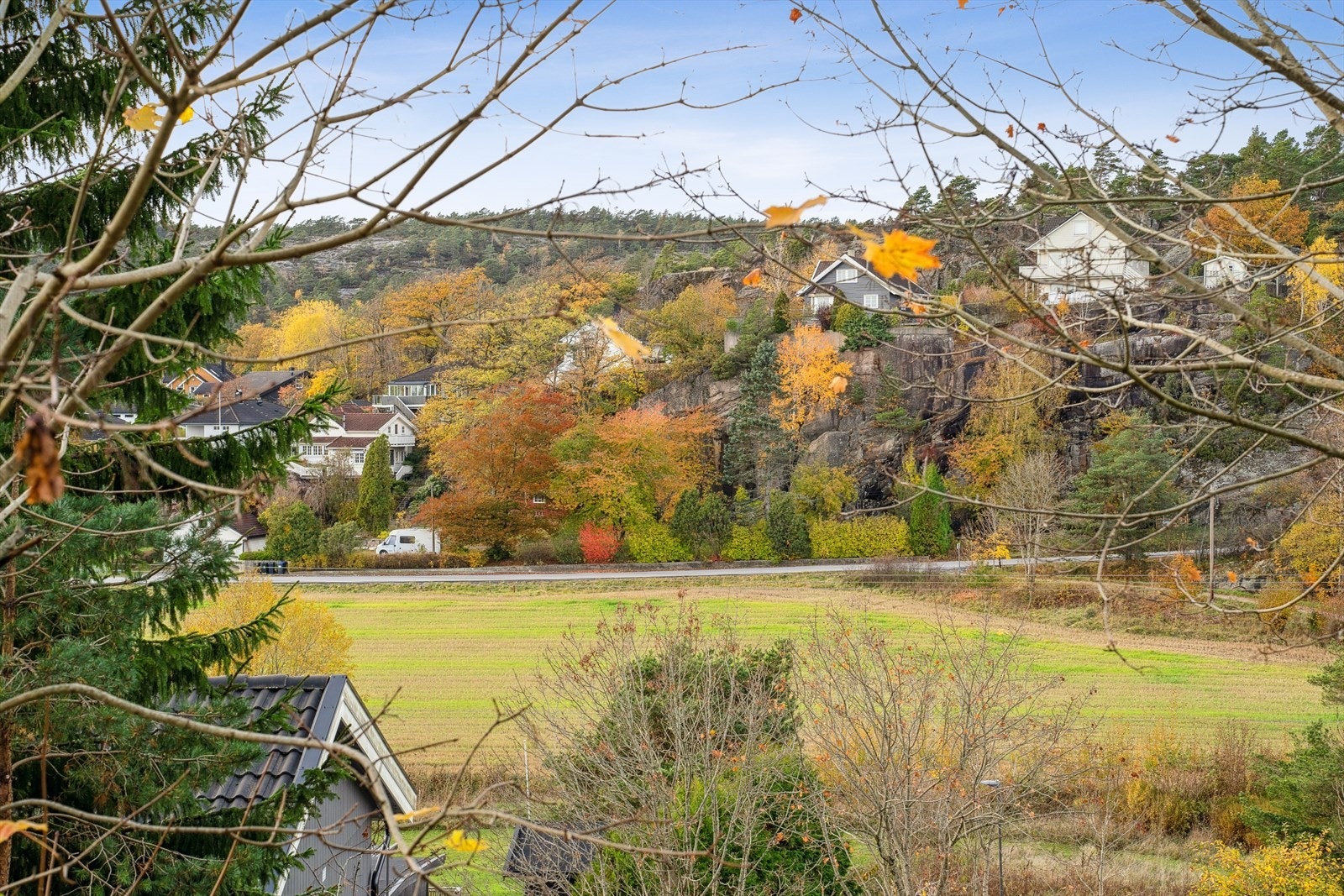 Område består hovedsakelig av rekkehus og eneboliger. Galleribilde