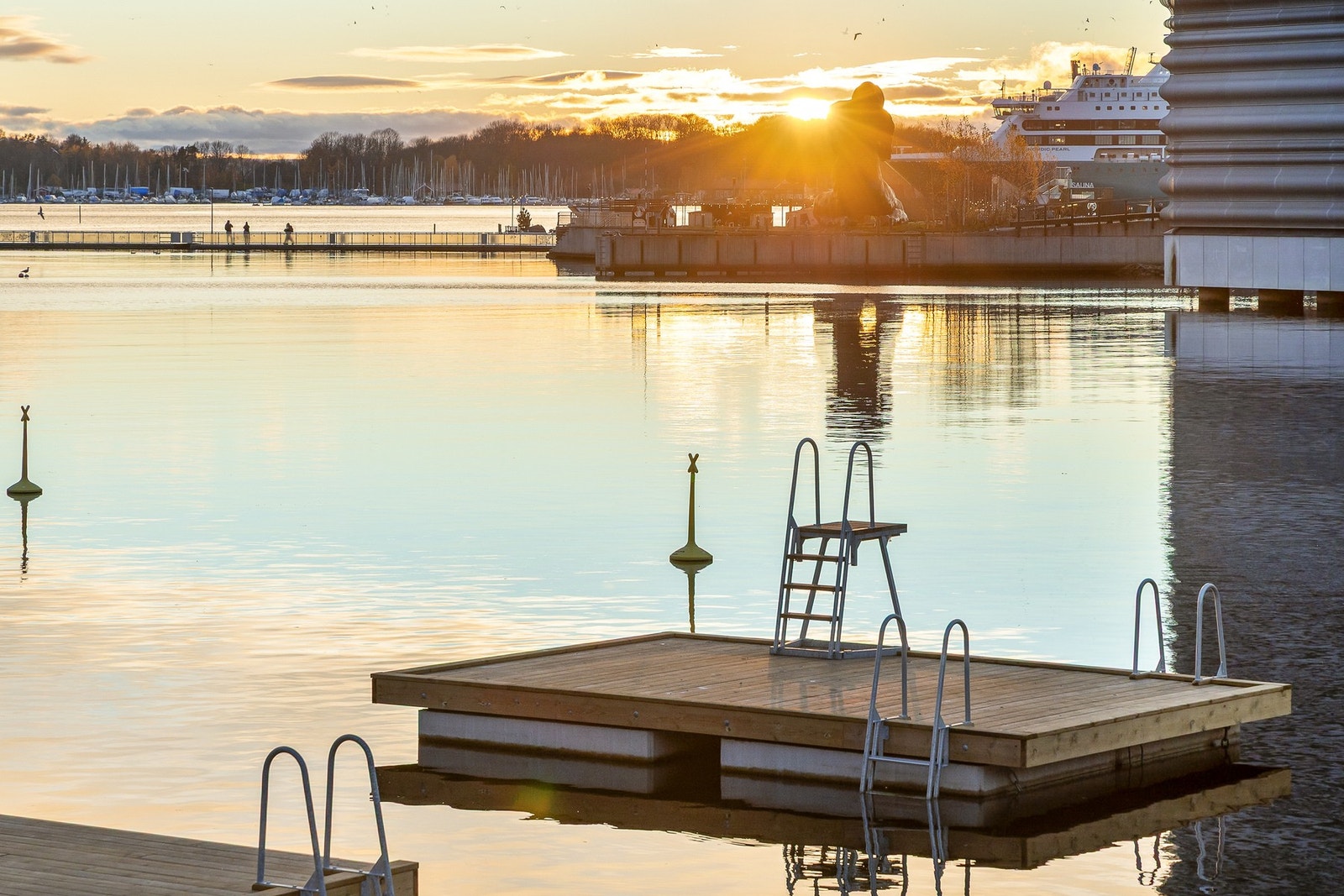 Unik beliggenhet med nærhet til sjø, strandpromenade og urbant byliv. Galleribilde