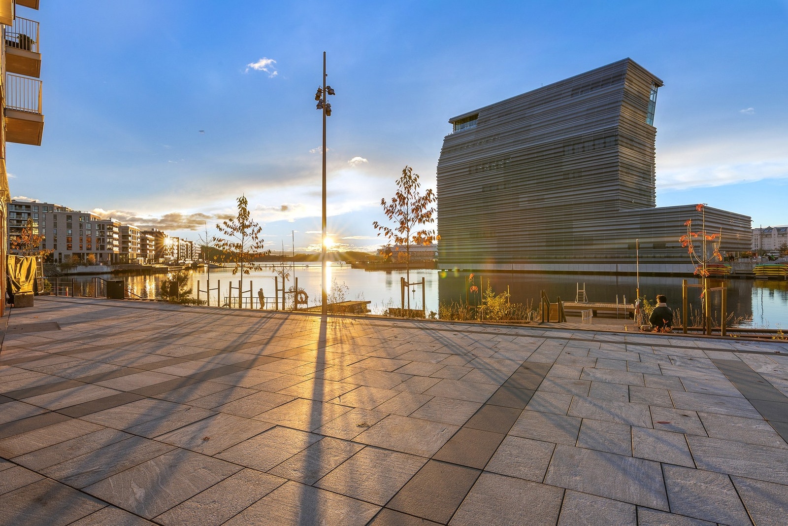 Unik fjordnær plassering med kort vei til MUNCH, Operaen og Oslos beste promenadeområder. Galleribilde