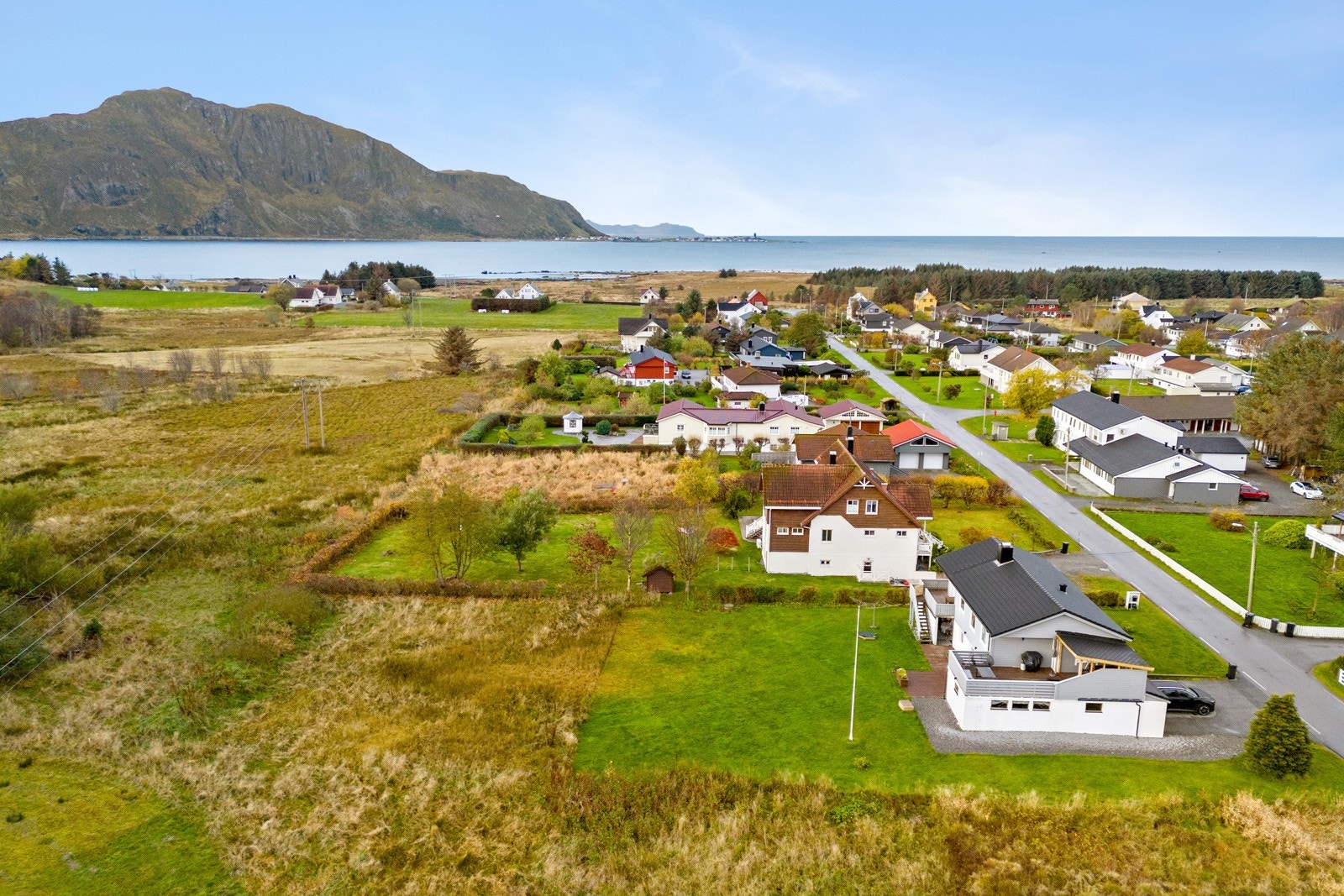 Her får man nærhet til havet, fotballbaner og flotte turområder. Galleribilde