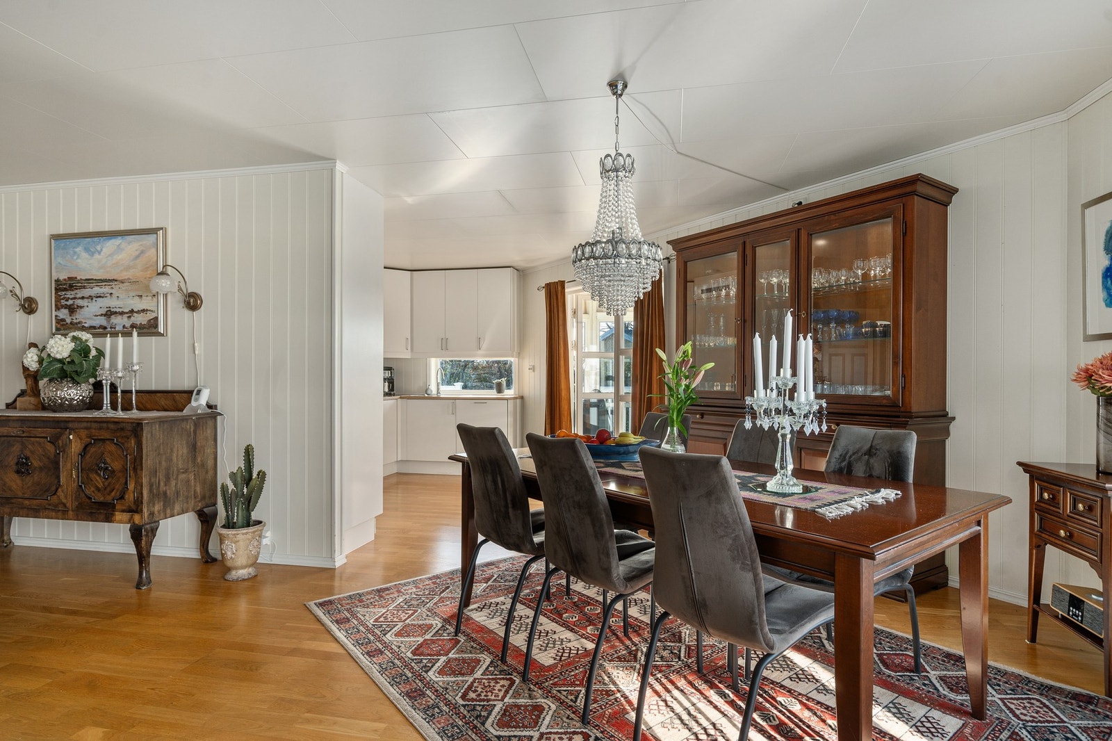 Spisestue. Galleribilde