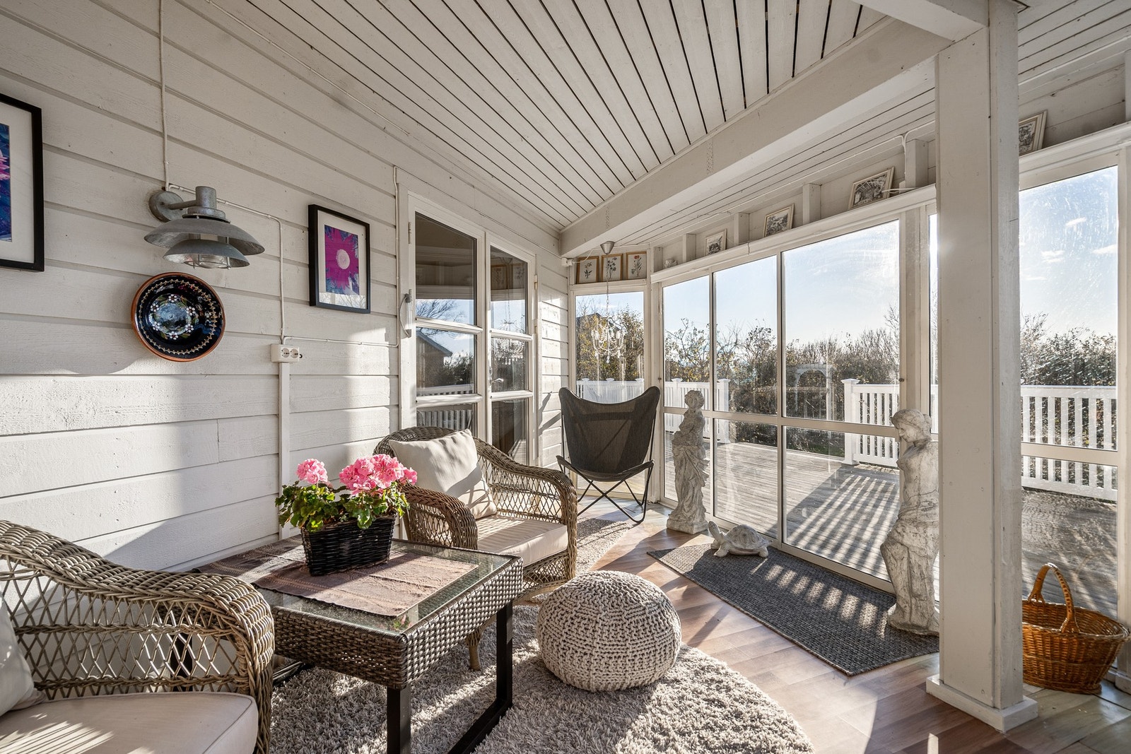 Her kan man sitte å nyte en god bok. Galleribilde