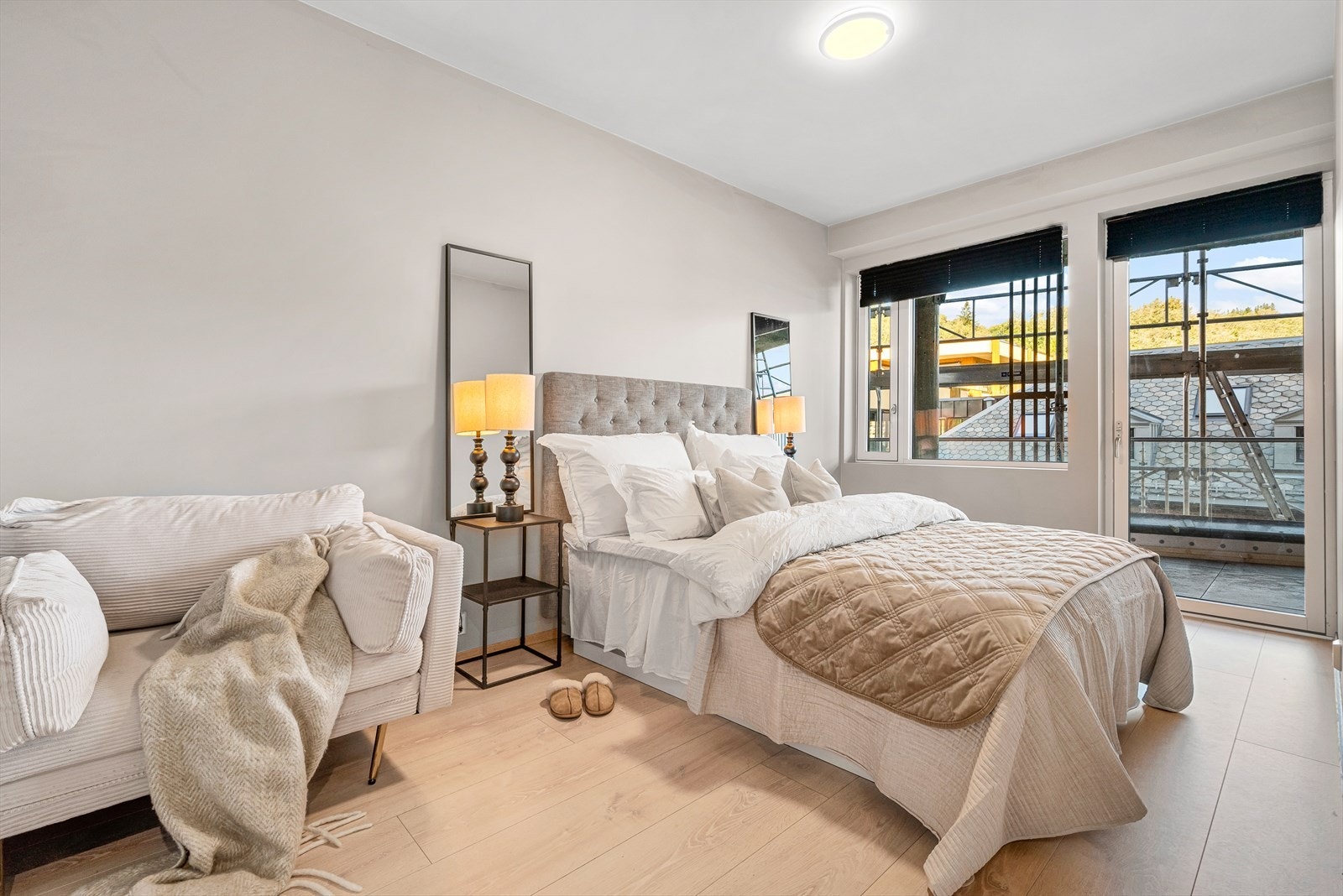 Hovedsoverommet er på hele 12,5 kvm, og har direkte utgang til en østvendt balkong. Galleribilde