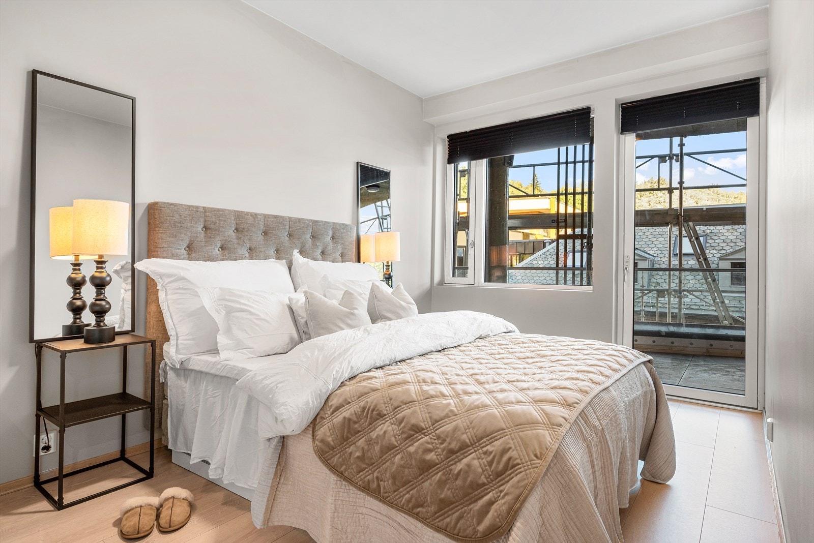 Hovedsoverommet har godt med plass til dobbeltseng, og evt. et garderobe om man ønsker det. Galleribilde