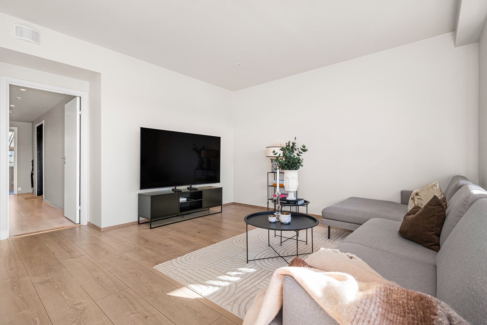 Fra p-kjelleren og inngangspartiet, kan du enkelt ta heisen opp til 3.etg. Galleribilde