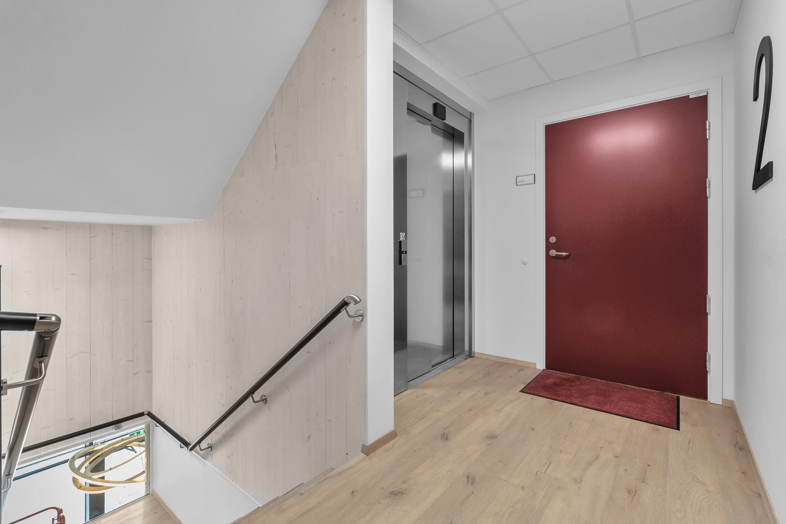 Heisadkomst fra parkeringskjelleren opp til leilighetens etasje. Galleribilde