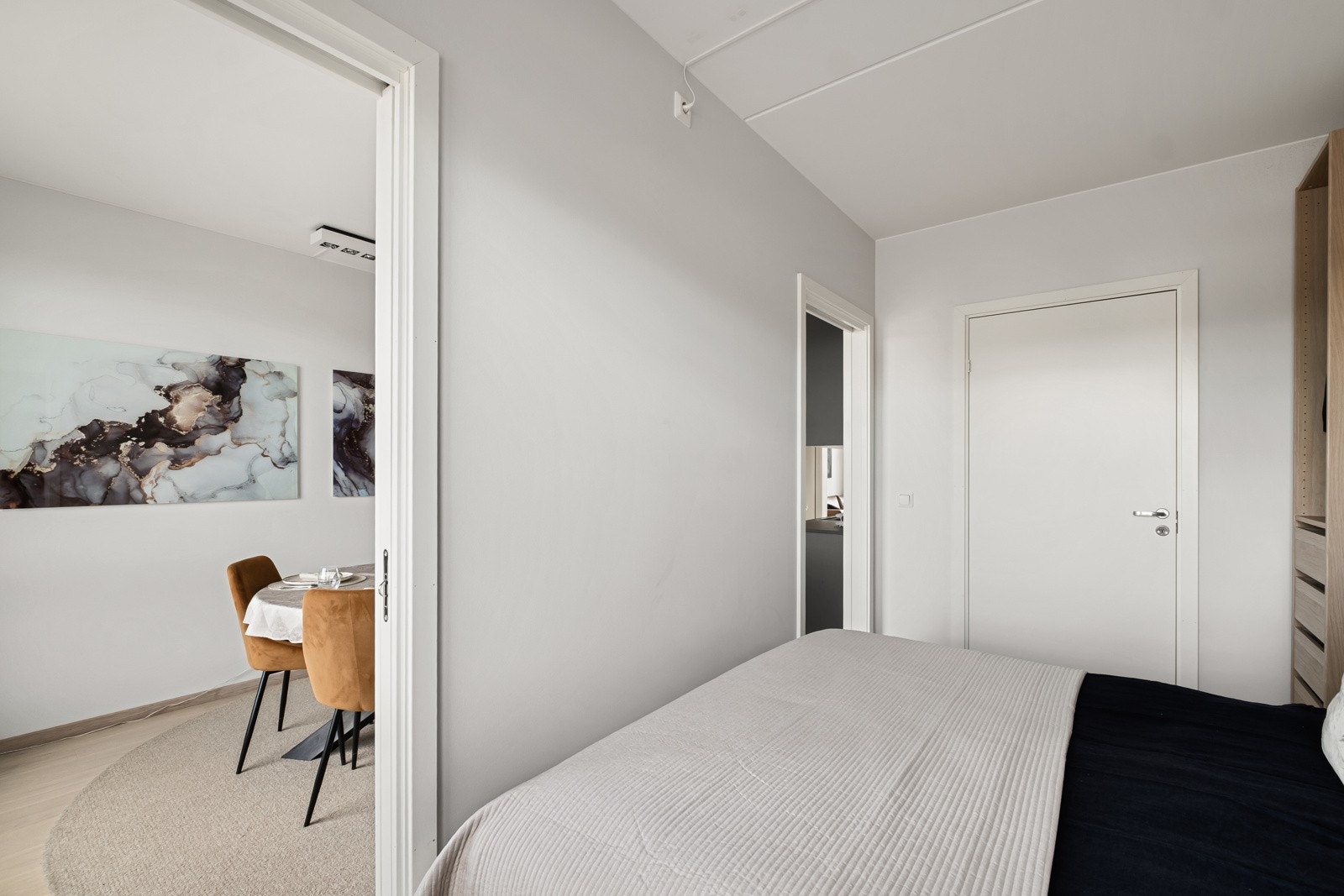 Hovedsoverommet har to adkomst muligheter med skyvedør. Galleribilde