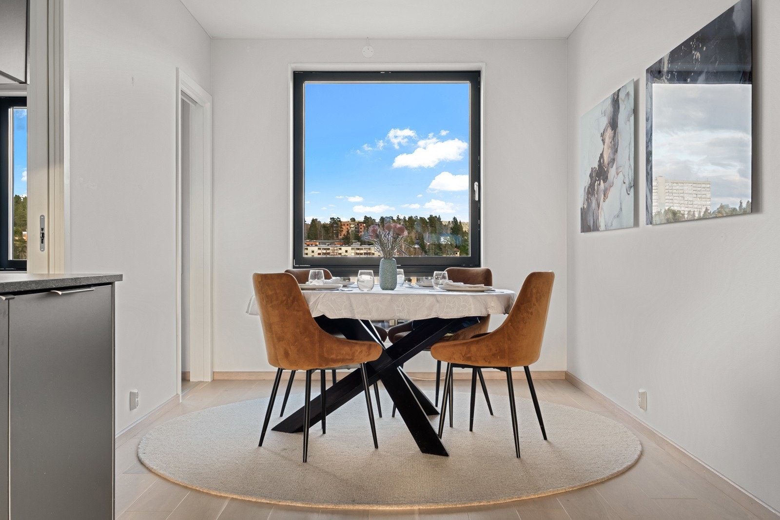 Her er det plass til å invitere venner og familie til middag. Galleribilde