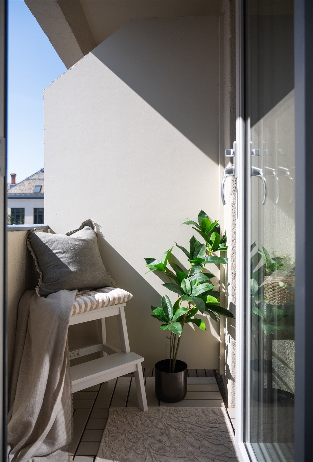 Sørøstvendt balkong på ca. 2kvm med morgen-/formiddagssol Galleribilde