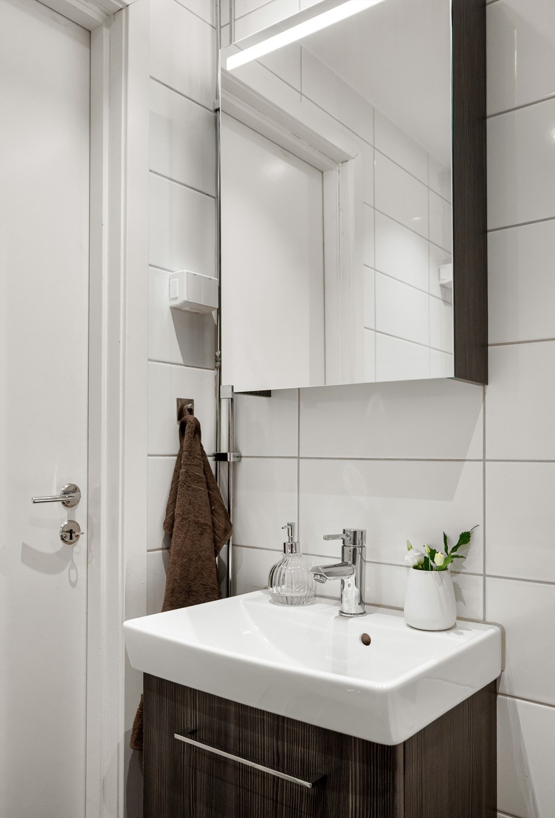 Servanten har underskuffer til oppbevaring Galleribilde